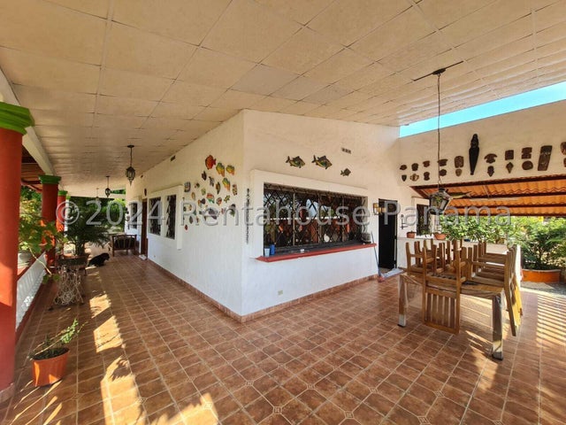 Beautiful Country House in Punta Barco